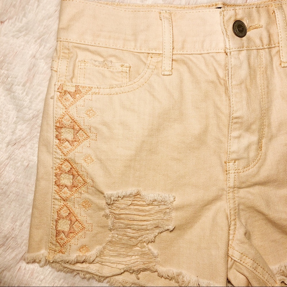 Hollister Pink Embroidered Shorts - Picture 4 of 7